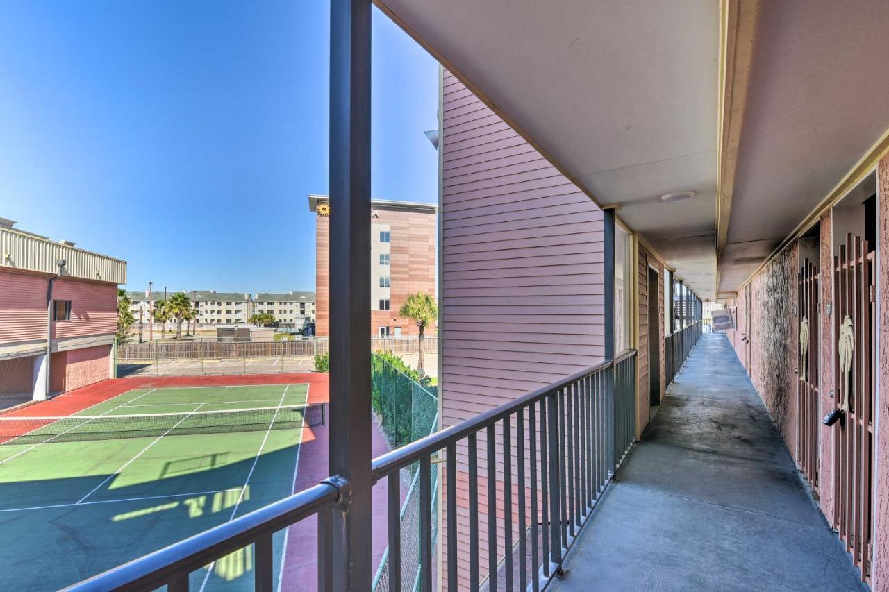 Coastal Galveston Condo Walk To Shoreline! Exterior photo
