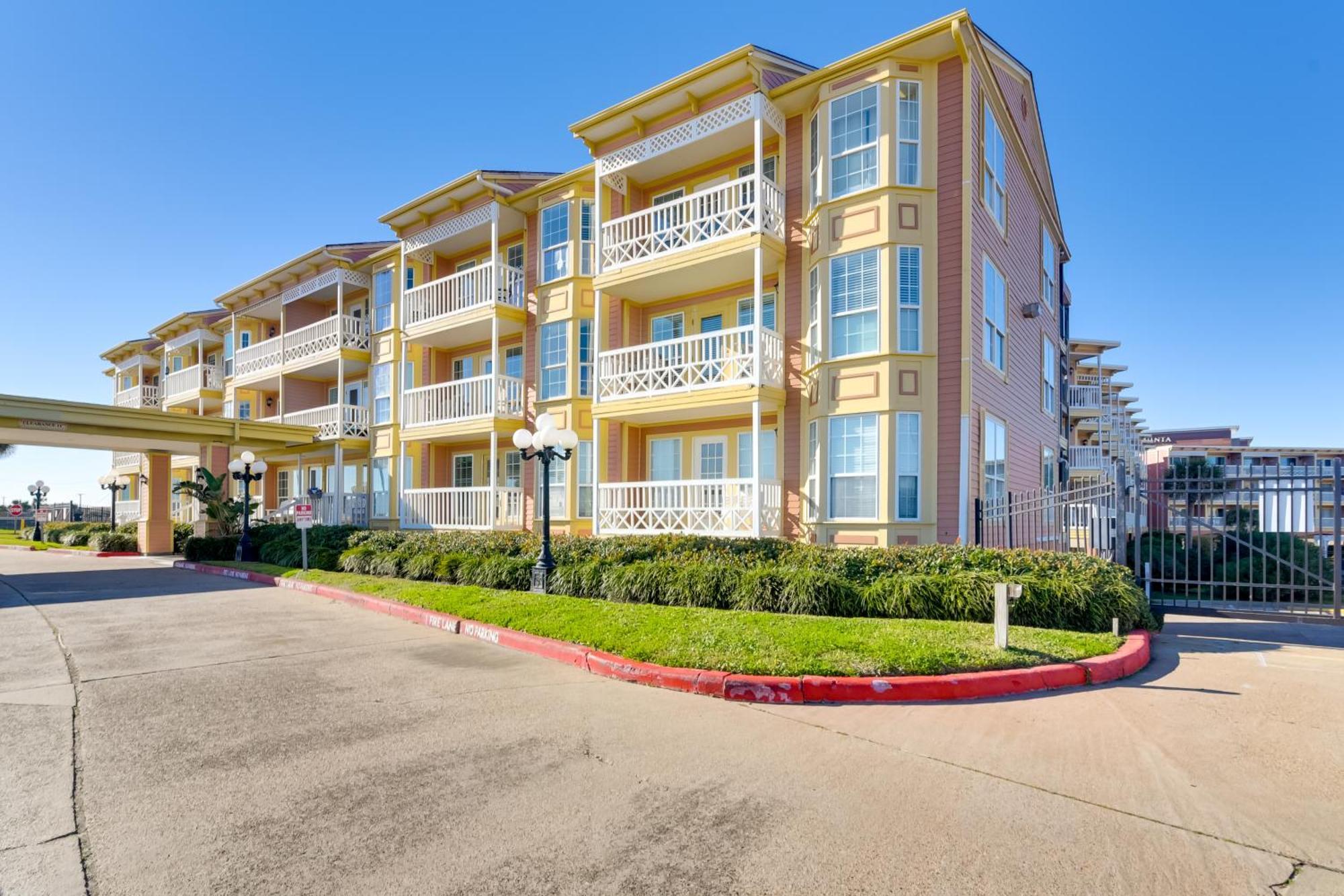 Coastal Galveston Condo Walk To Shoreline! Exterior photo
