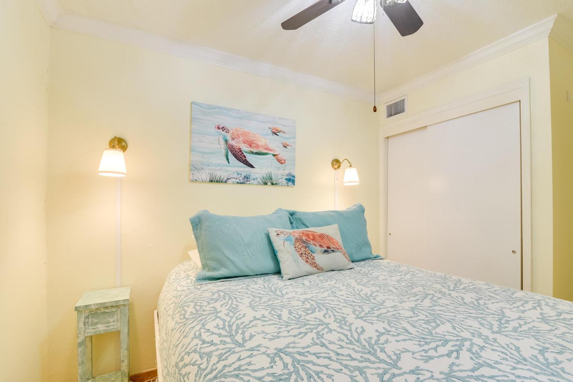 Coastal Galveston Condo Walk To Shoreline! Exterior photo