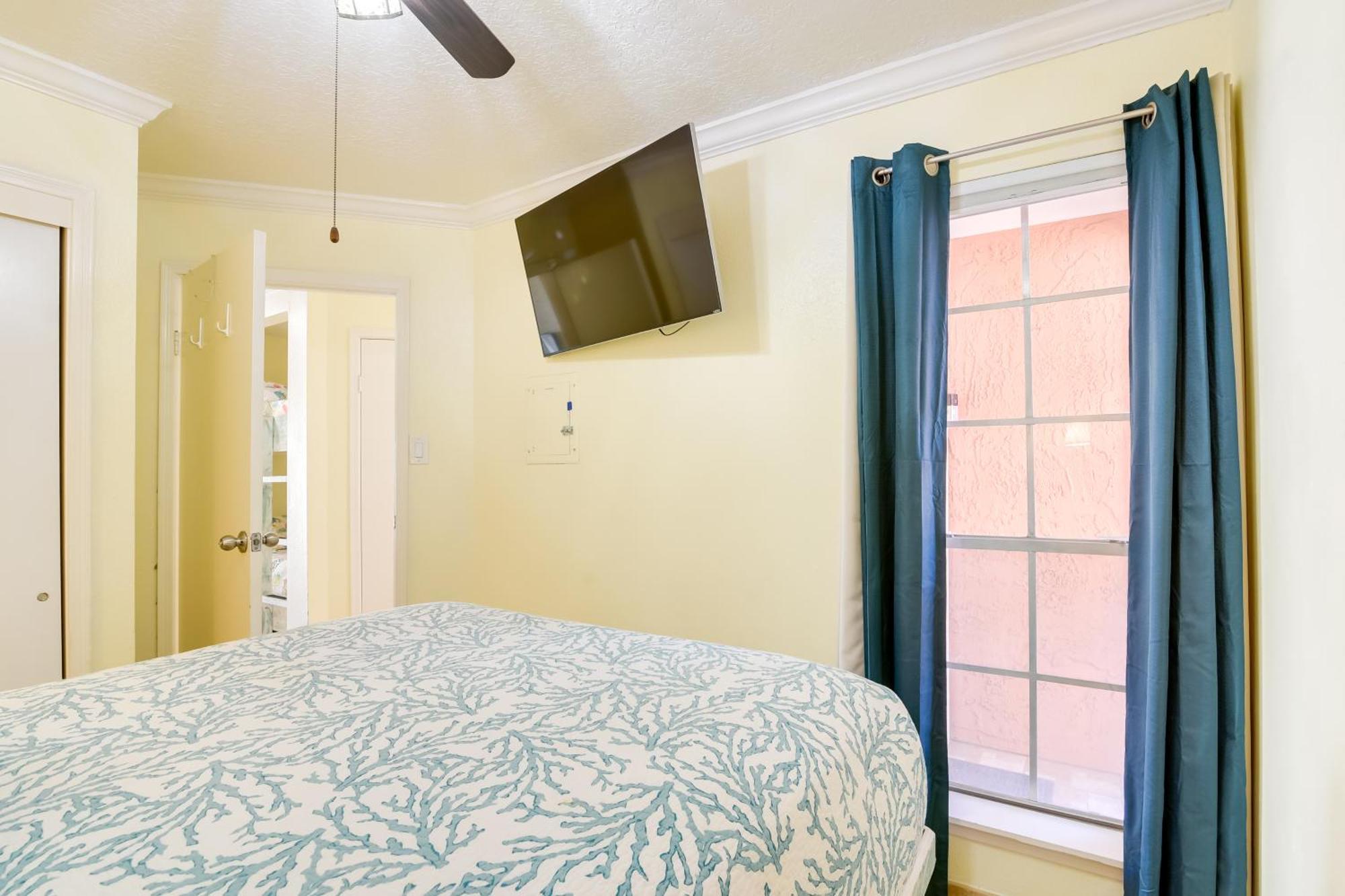 Coastal Galveston Condo Walk To Shoreline! Exterior photo