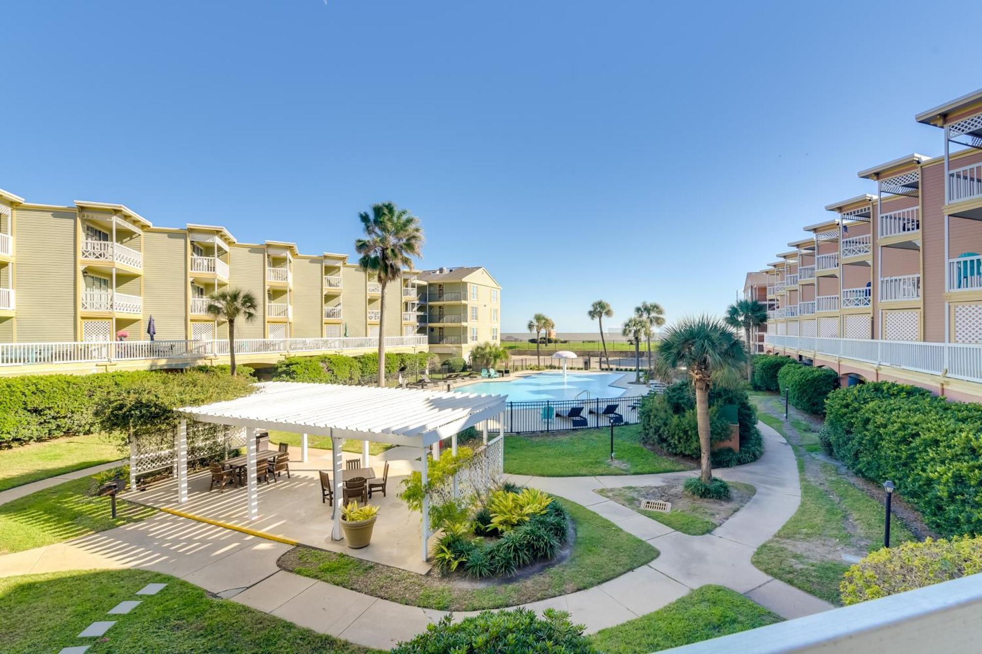 Coastal Galveston Condo Walk To Shoreline! Exterior photo